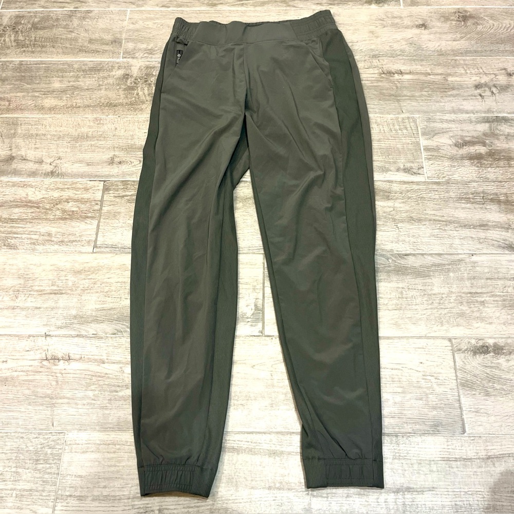 Athleta Women’s Brooklyn Jogger‎ Cuffed Athletic Pants Size 4 Olive Army Green